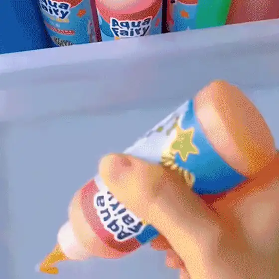 Elfos de gel a ganhar forma dentro de água